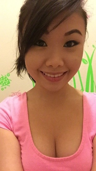 Belle ragazze asiatiche prendere selfies